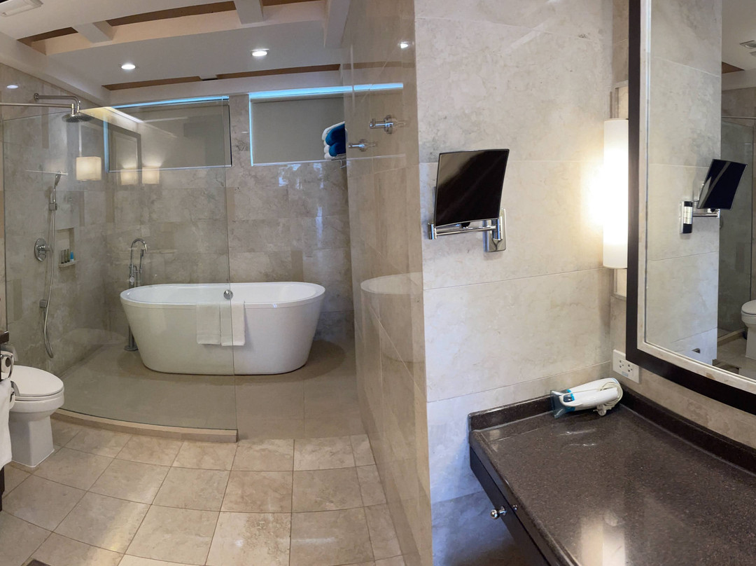 亚罗纳海滩赫纳度假酒店主图