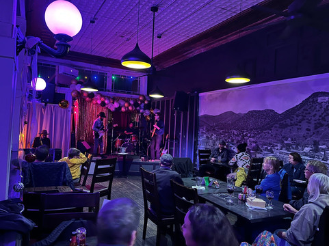 比斯比大酒店主图