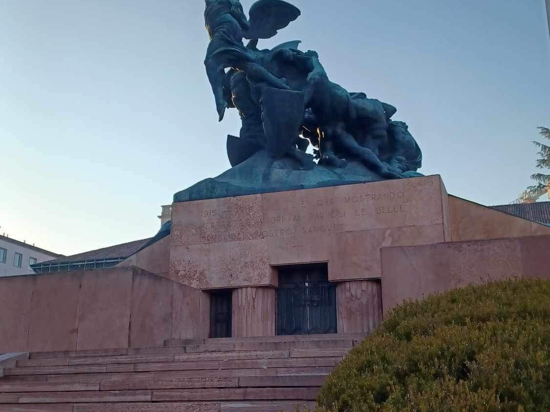 Monumento Ai Caduti景点图片
