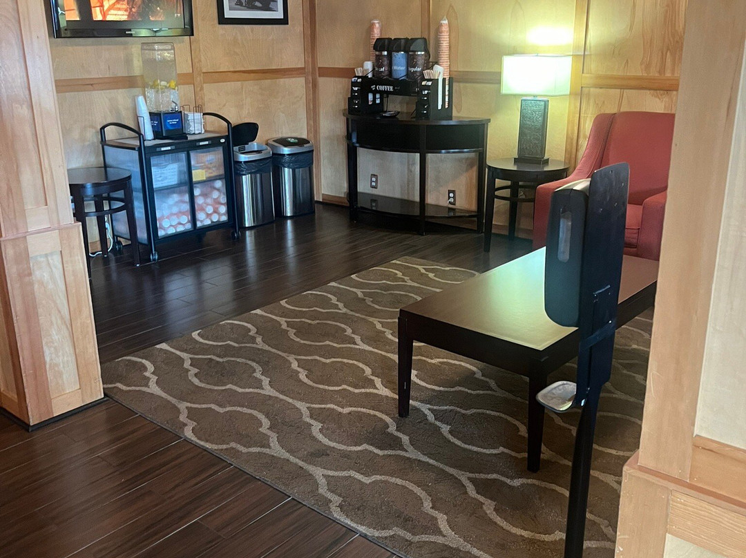 温哥华康福特茵旅馆&套房酒店主图