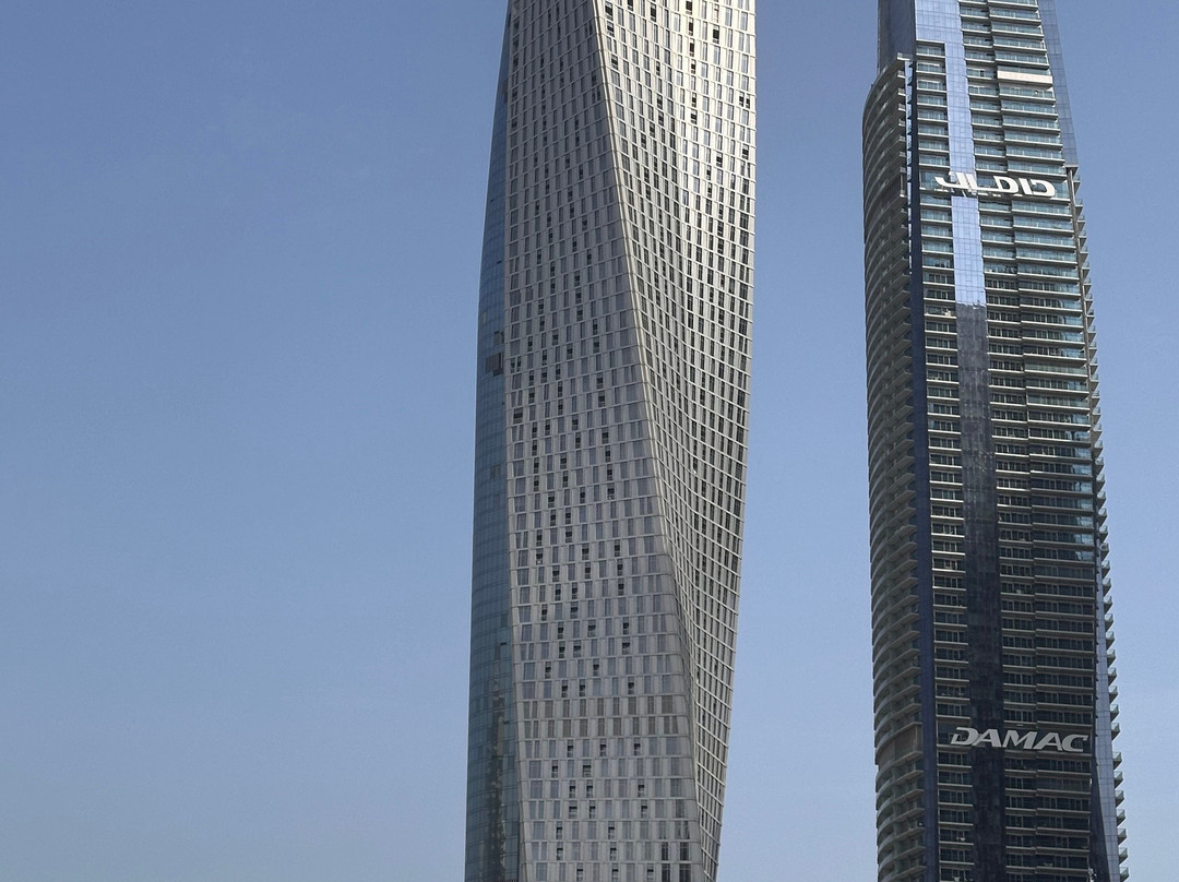 Cayan Tower景点图片