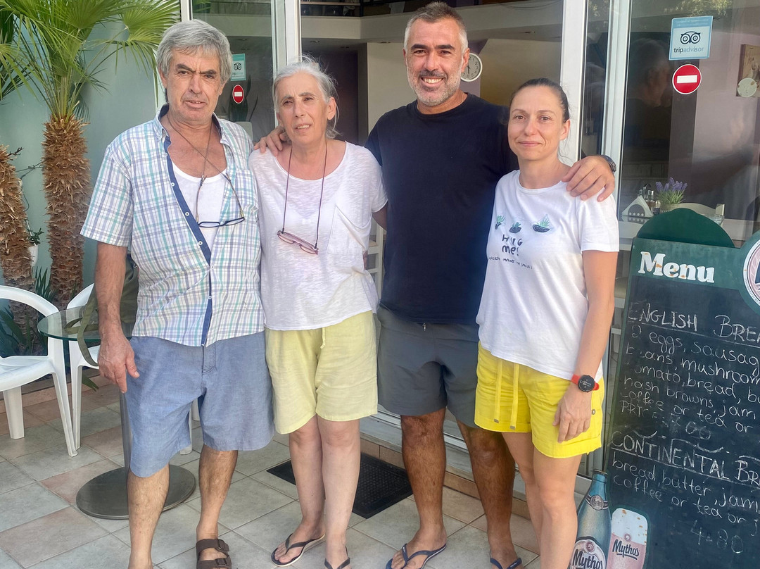 Athena Apartments主图