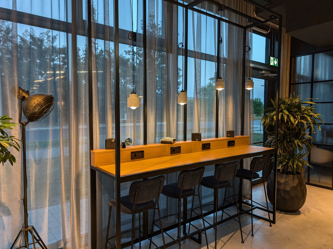 Moxy Berlin Airport Hotel主图
