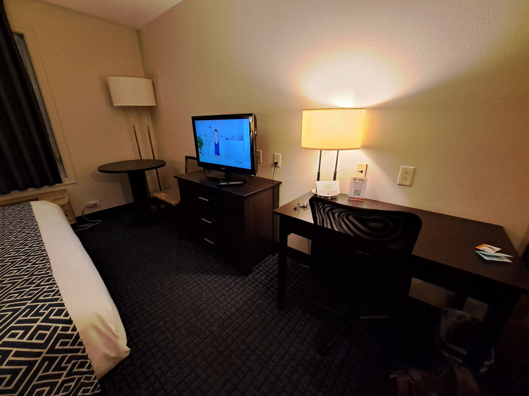 Super 8 by Wyndham Lachenaie/Terrebonne主图