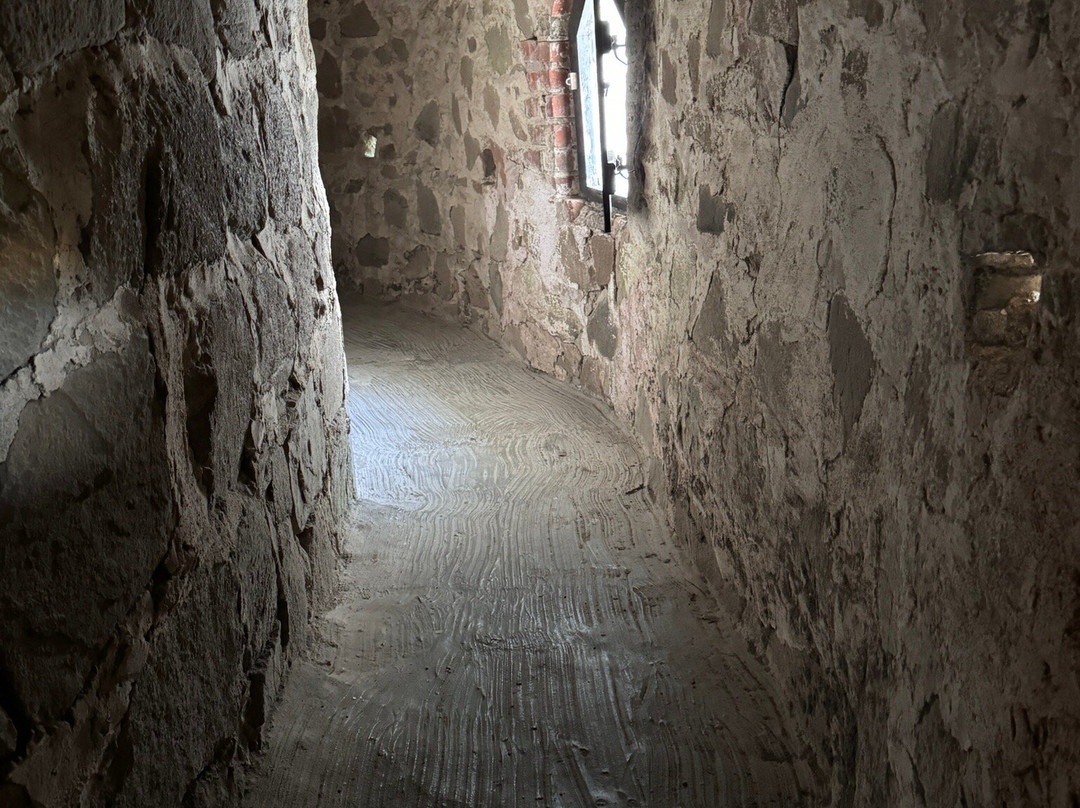 Osterlars Rundkirke-Gudhjem必去景点