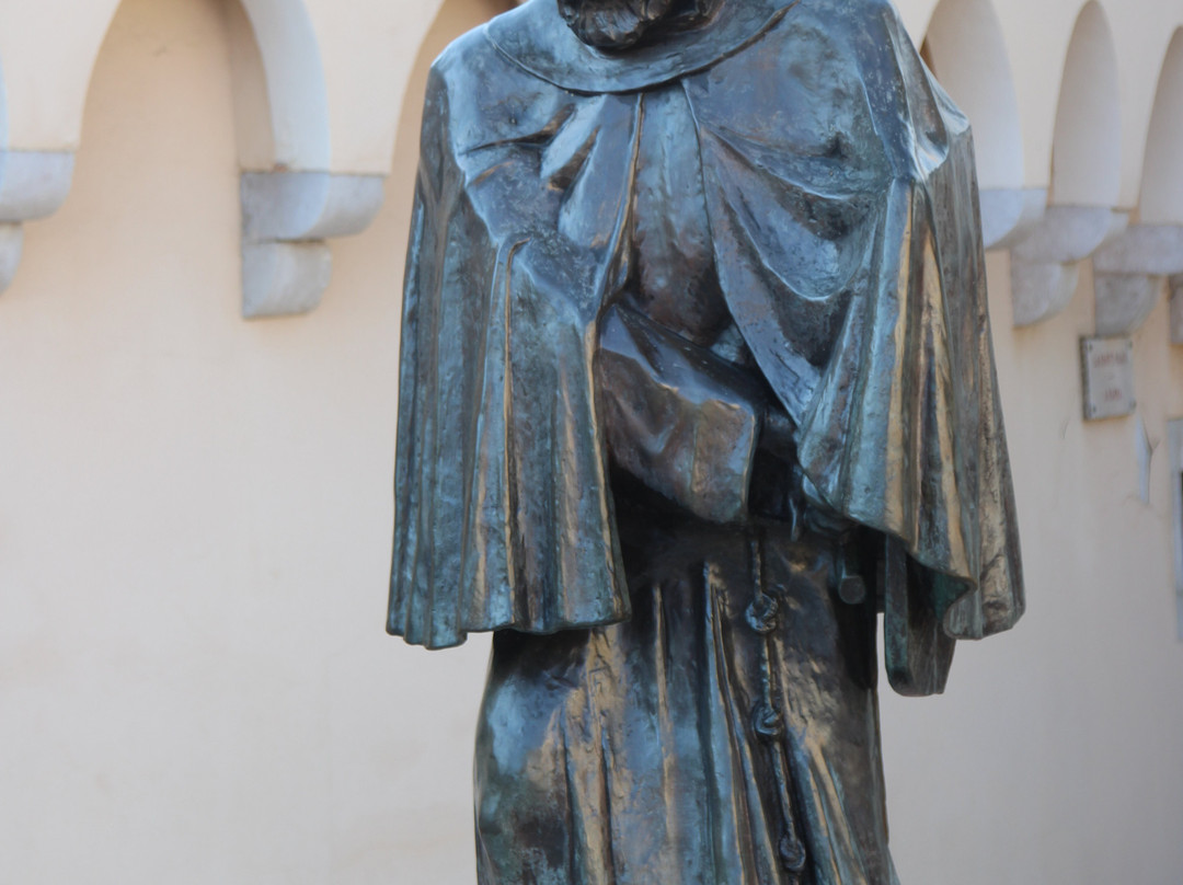 Grimaldi Statue-摩纳哥城必去景点