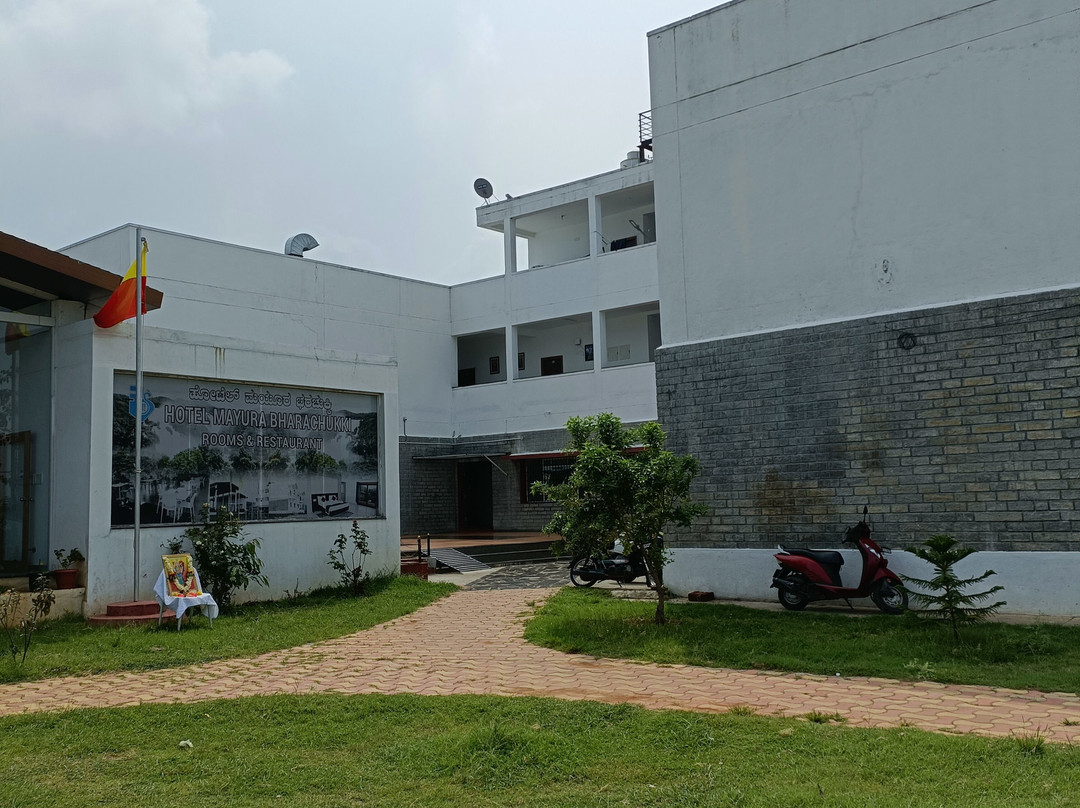 Hotel Mayura Bharachukki主图