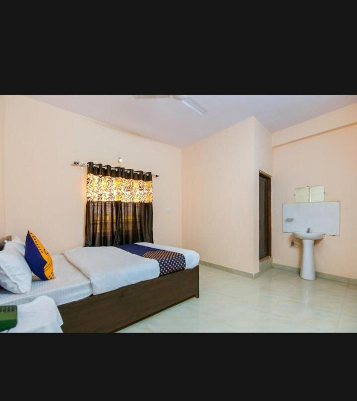 OYO Hotel Erawat Greens