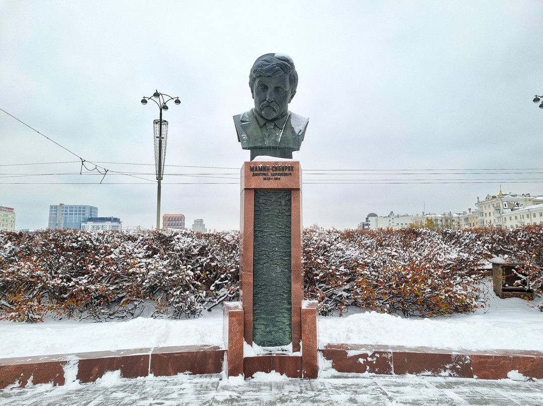 Monument to Mamin-Sibiryak景点图片