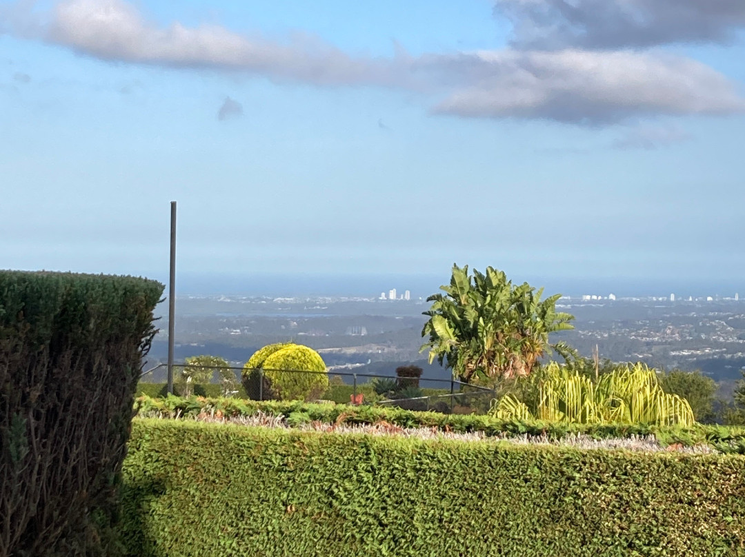 鹰高地避暑山庄度假酒店主图