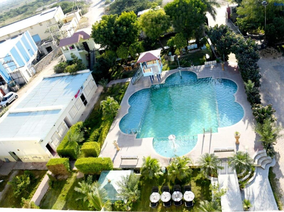 Hotel Rani Bagh Resort