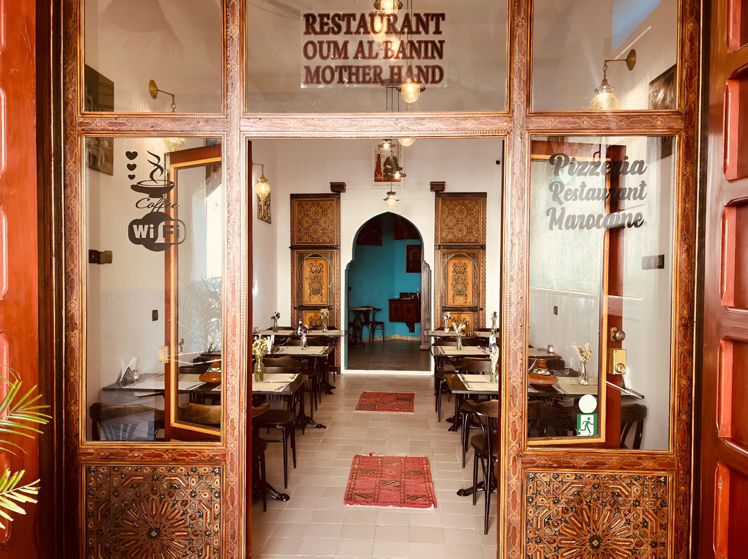 Restaurant Mother Hand