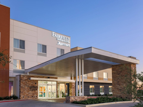 普莱森顿万枫酒店及套房主图