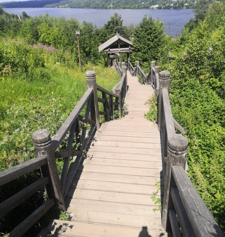 Tropinka Levitana-Ples必去景点