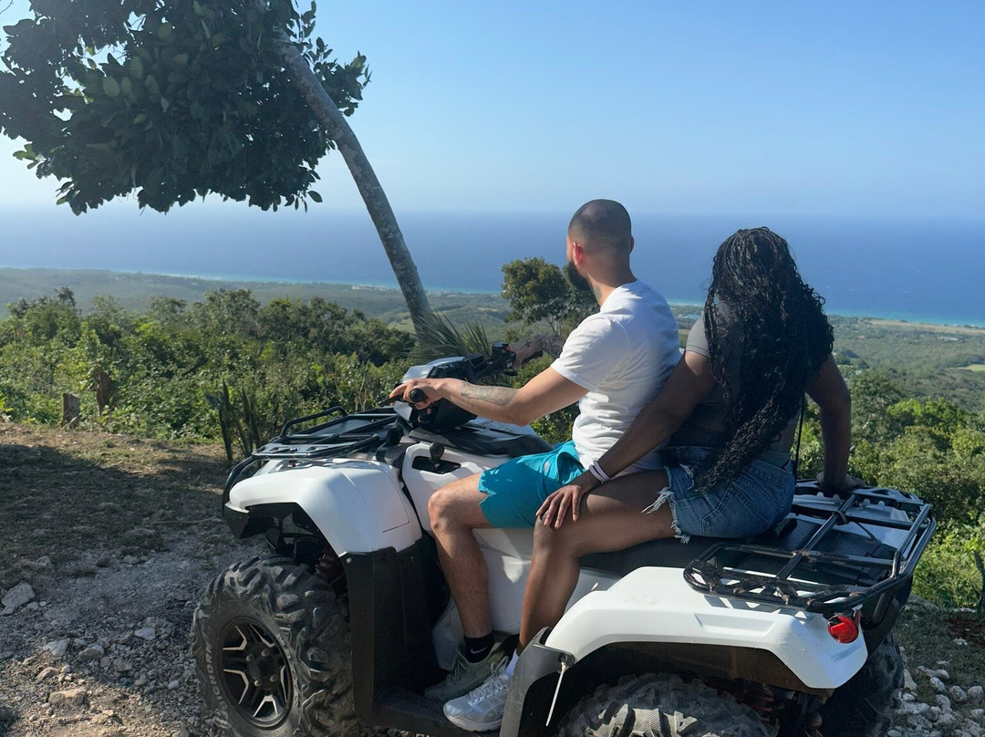 Akeemyvibetours-蒙特戈贝必去景点