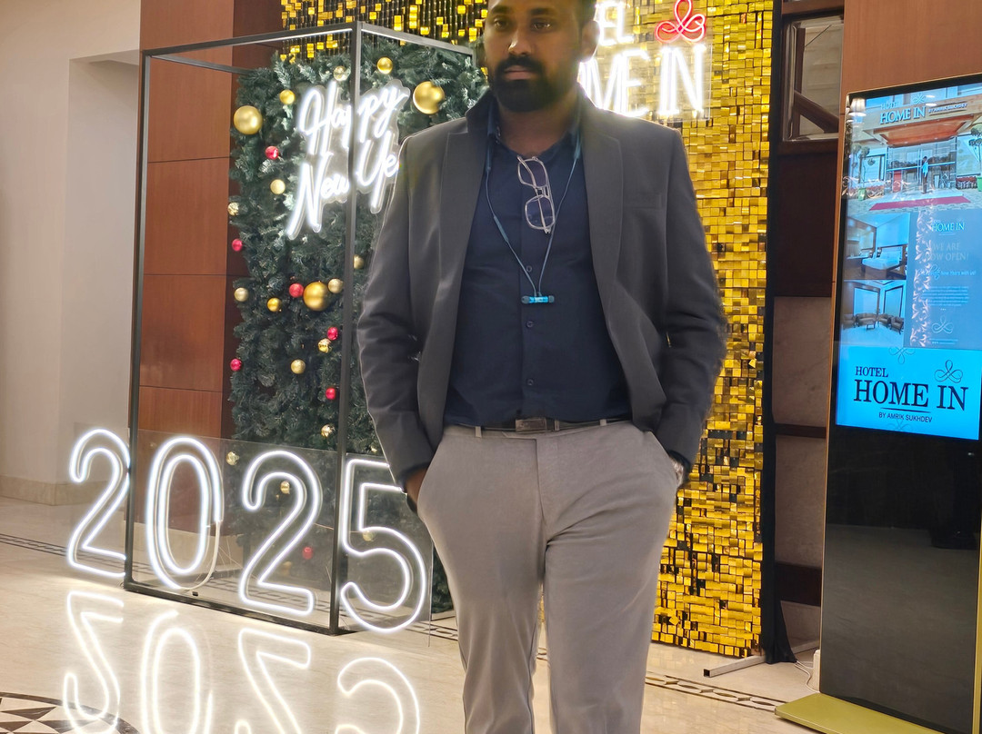 Hotel Home In By Amrik Sukhdev主图