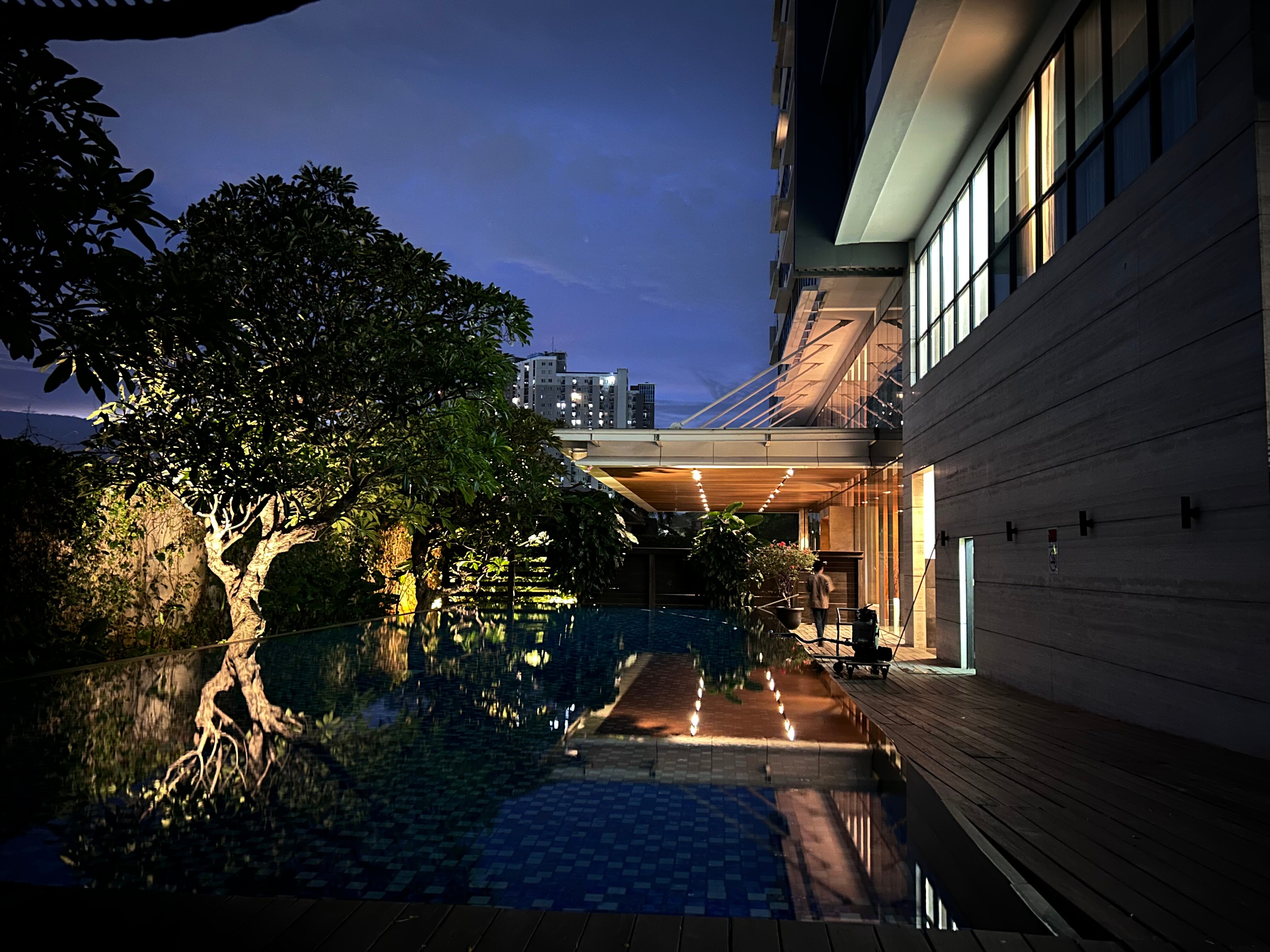 Veranda Serviced Residence Puri-泳池