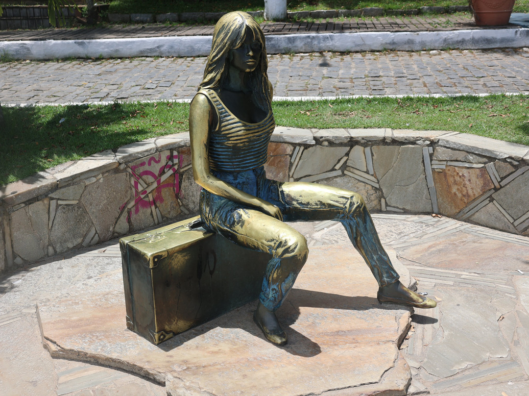 Brigitte Bardot Statue-布基亚斯必去景点