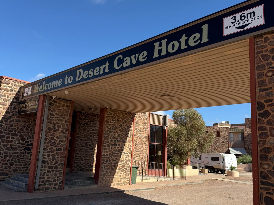 沙漠洞穴旅馆主图