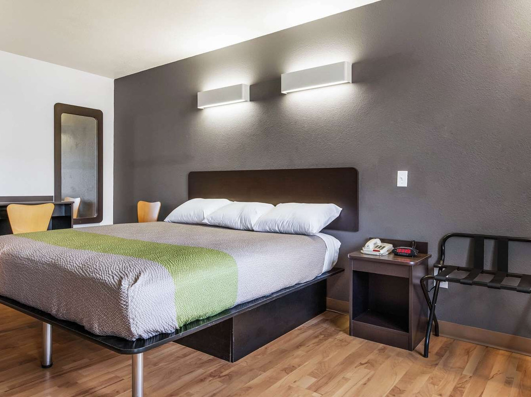 Motel 6 Alexandria, LA - South