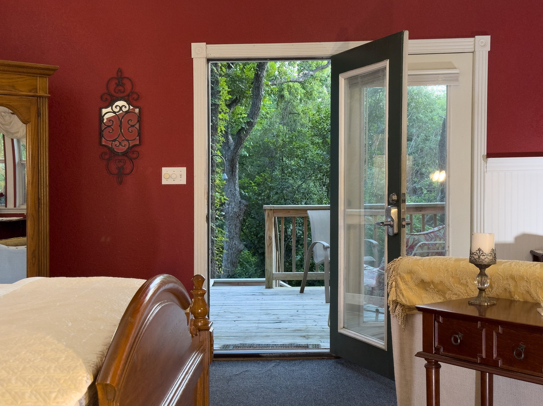 Bed and Breakfast on White Rock Creek主图