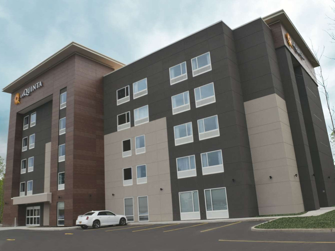 La Quinta Inn & Suites by Wyndham Buffalo Amherst