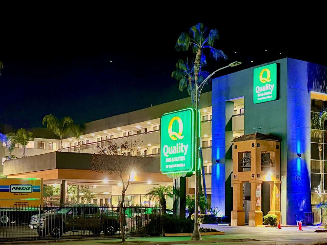 洛杉矶机场康福特茵套房酒店