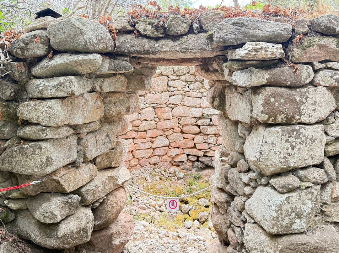 Lu Brandali: Leggi Tocca Ascolta - Mostra di Archeologia Nuragica-圣特雷莎加卢拉必去景点