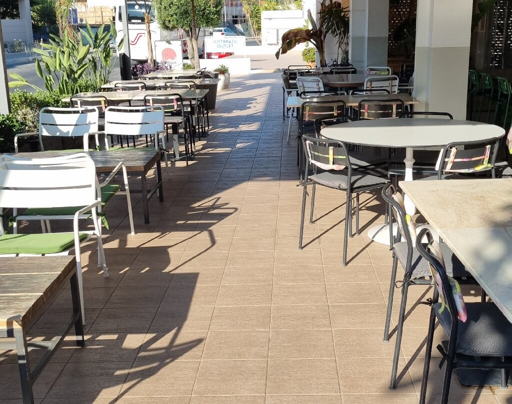 Apladas Apartments主图