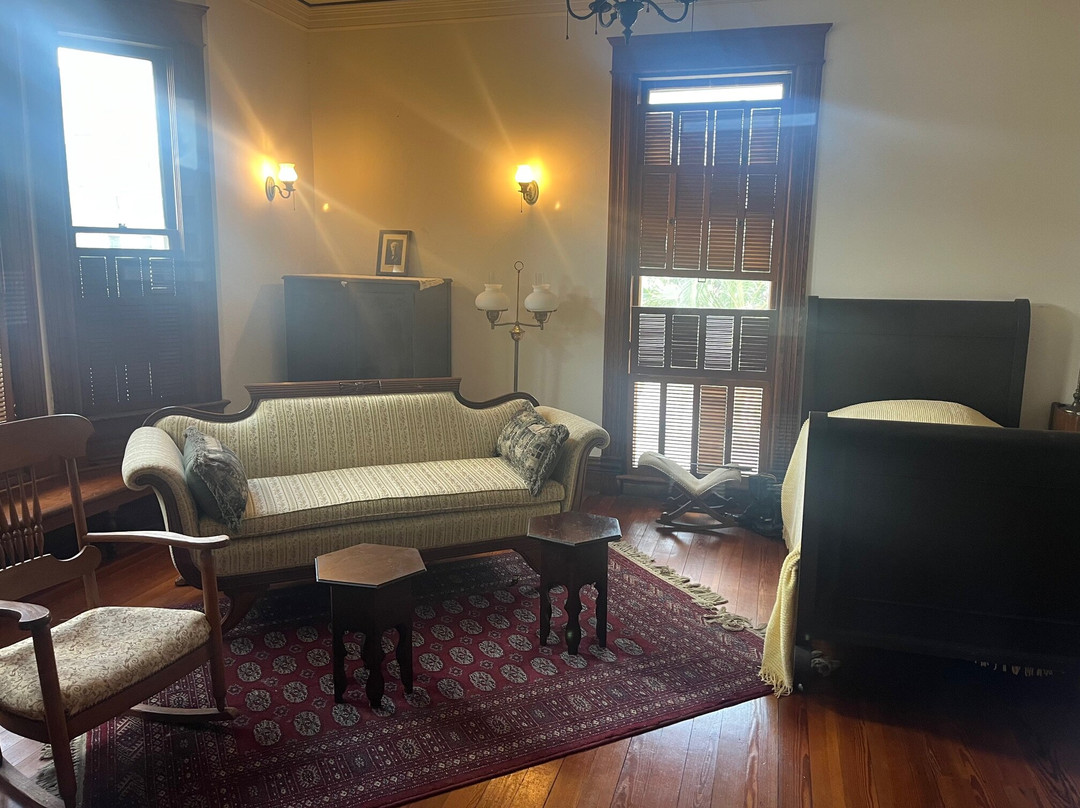 Burroughs Home & Gardens-迈尔斯堡必去景点