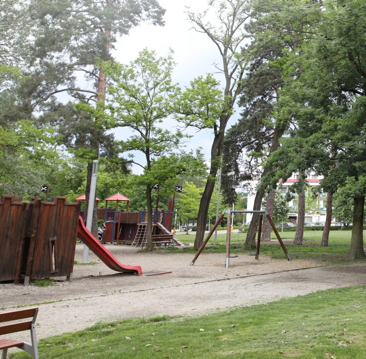 Parcul Sub Arini-锡比乌必去景点