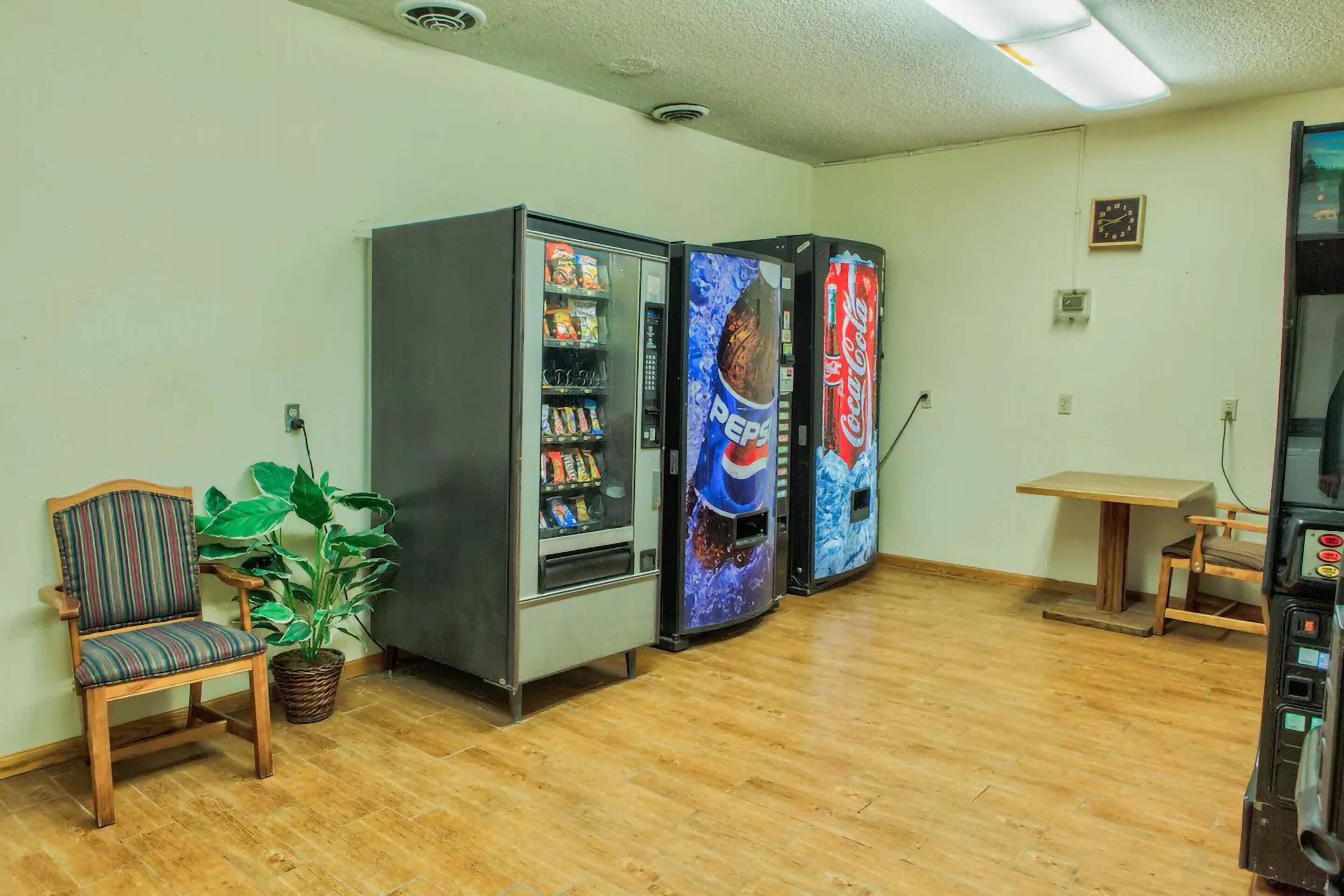 Coratel Inn & Suites By Jasper Mccook-餐饮
