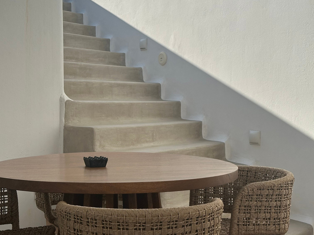 Victoria Caves主图