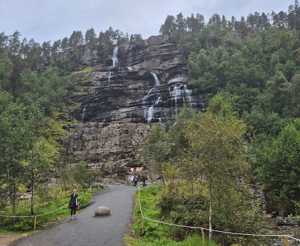 Tvindefossen-沃斯市必去景点