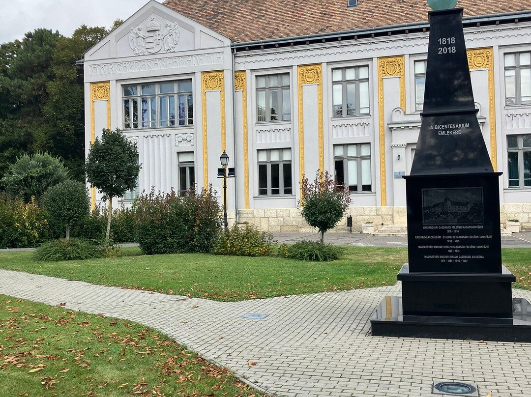 Bicentenáriumi Emlék Obeliszk-Mosonmagyarovar必去景点