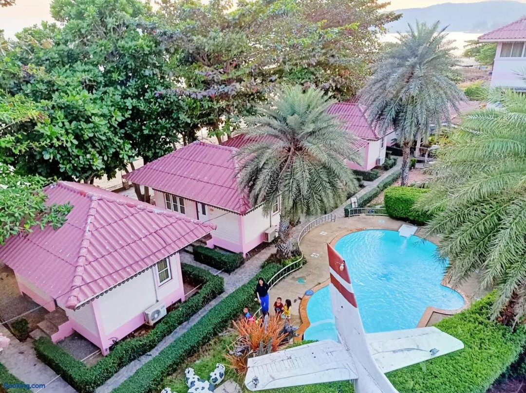 The Iris Resort主图