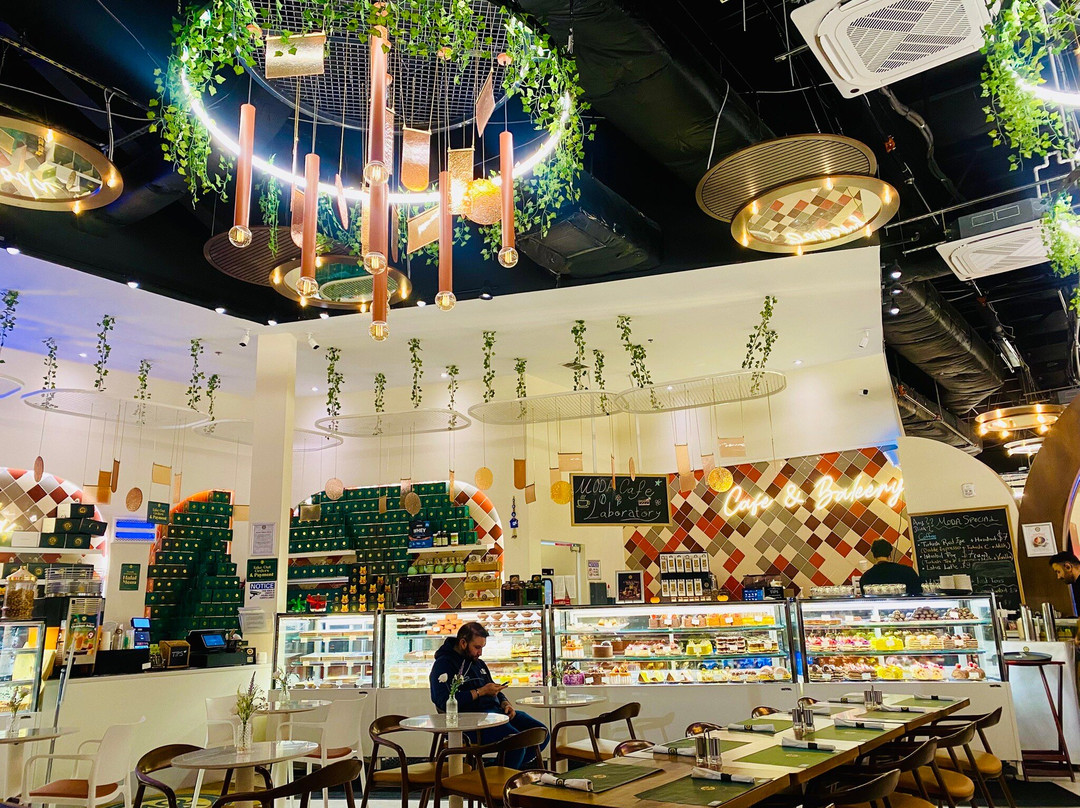 Moda Cafe & Restaurant