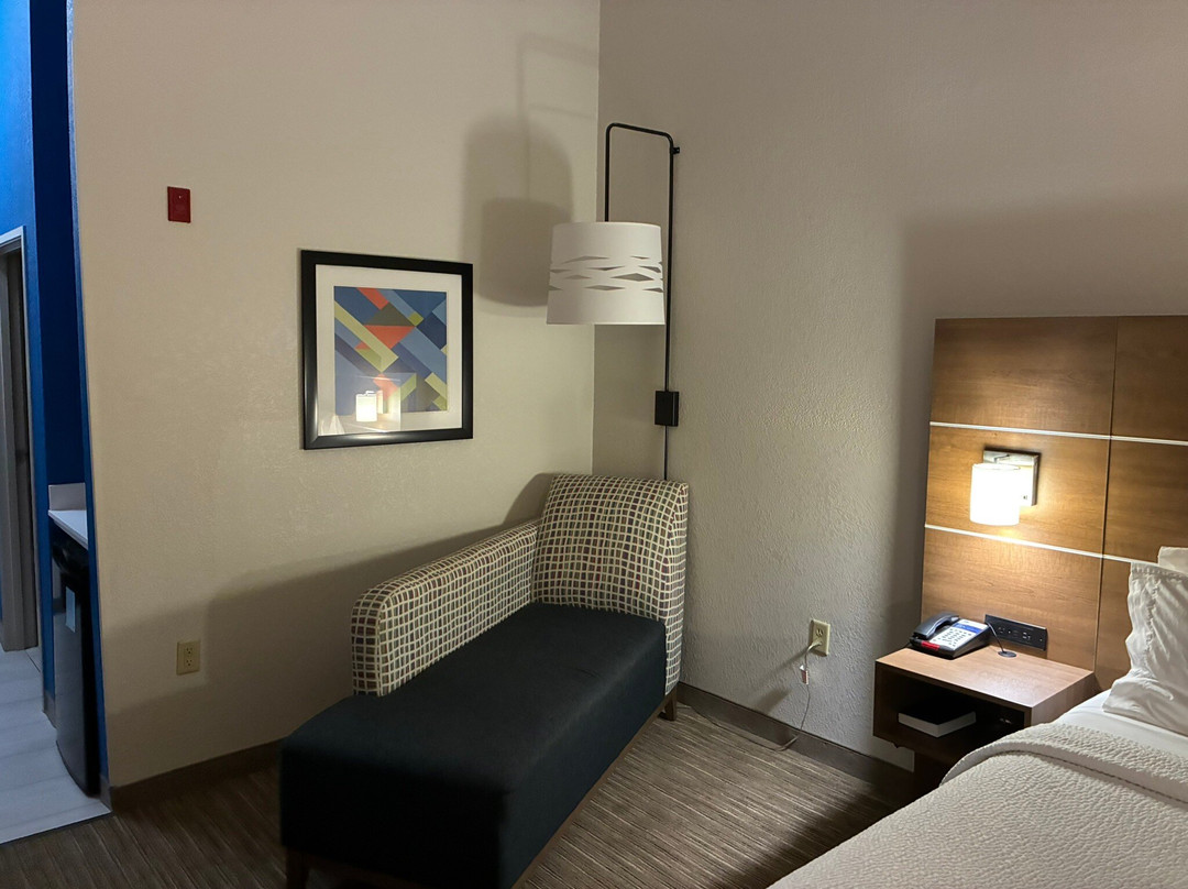 Holiday Inn Express & Suites Akron Regional Airport Area By IHG主图