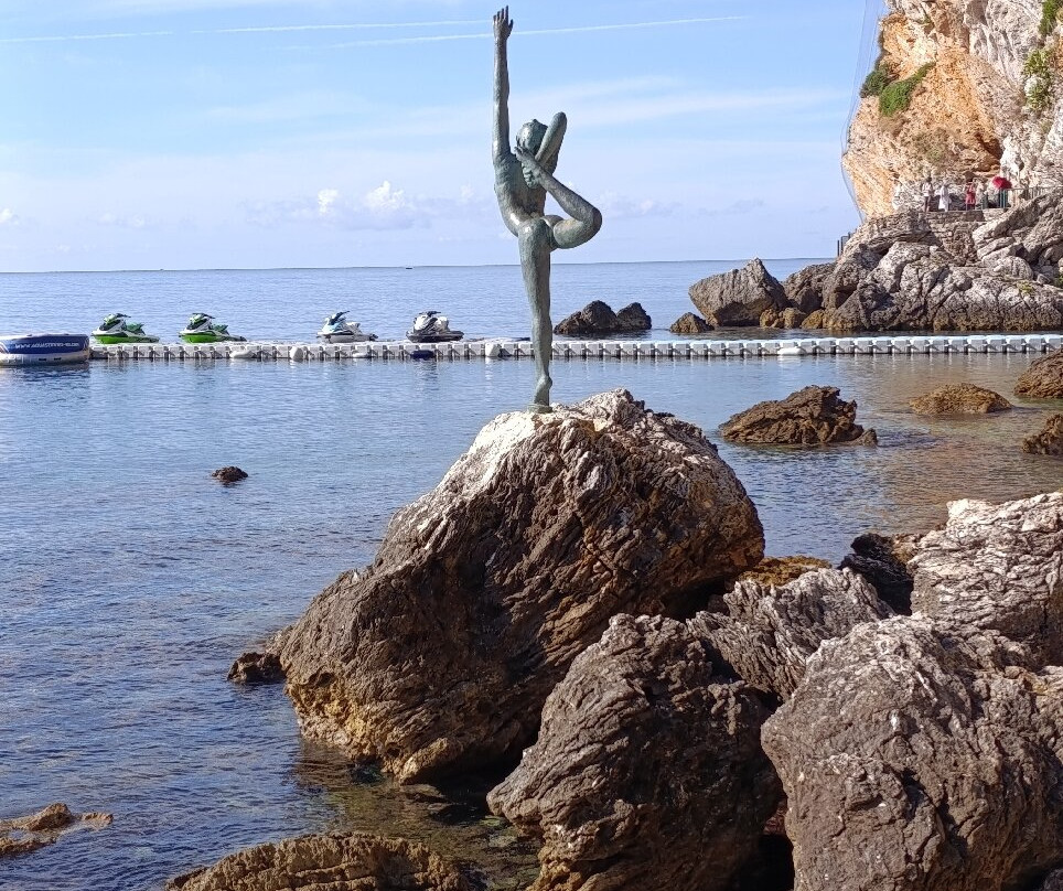 Budva Dancing girl-布德瓦必去景点
