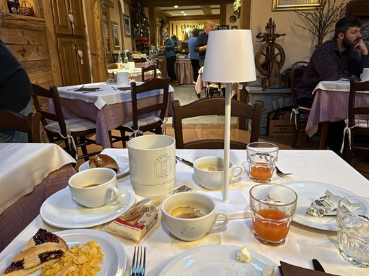 德斯洛斯酒店主图