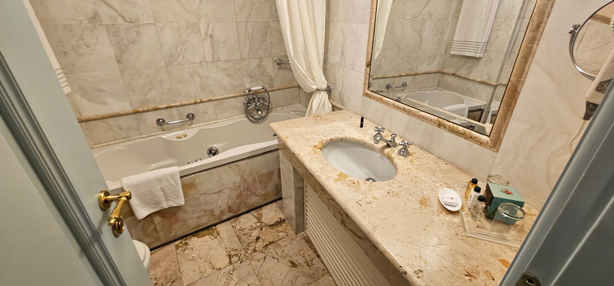 奥尔米假日别墅酒店-浴室