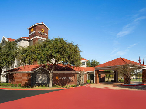La Quinta Inn & Suites by Wyndham Dallas Arlington South