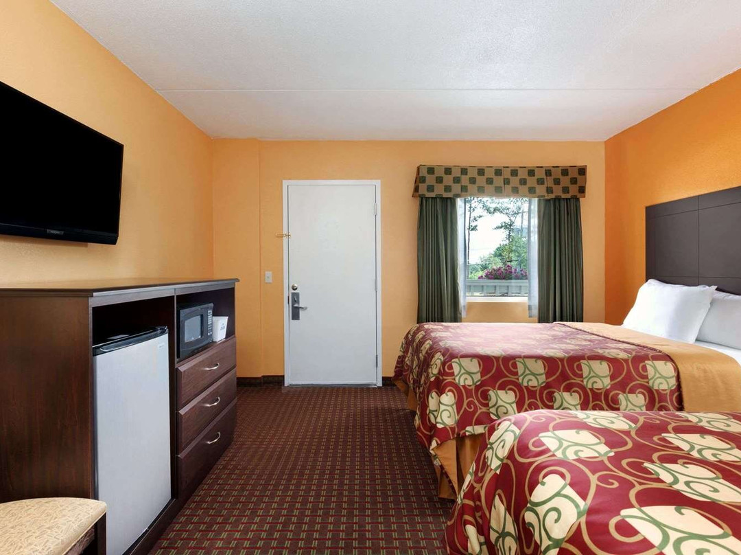 Days Inn by Wyndham Queensbury/Lake George