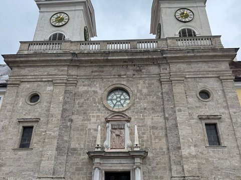Pfarrkirche St. Quirinus-泰根塞必去景点