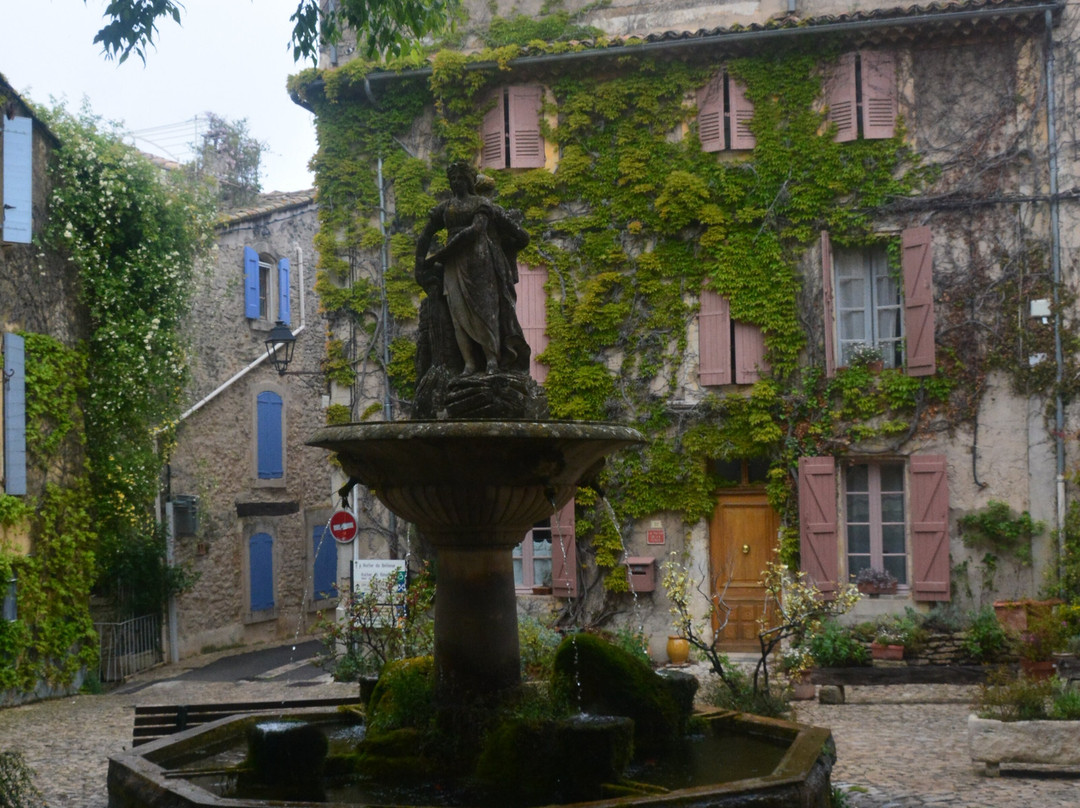 Place De La Fontaine-Saignon必去景点