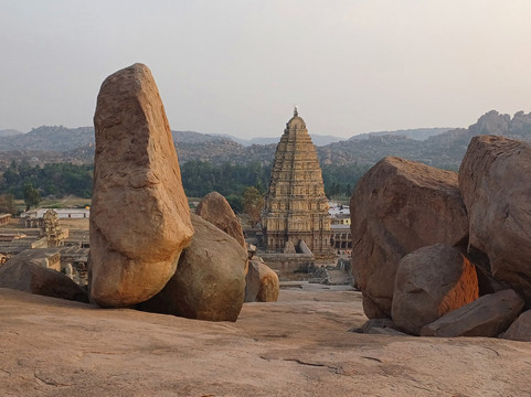 Hemakuta Hill Temple Complex-亨比必去景点