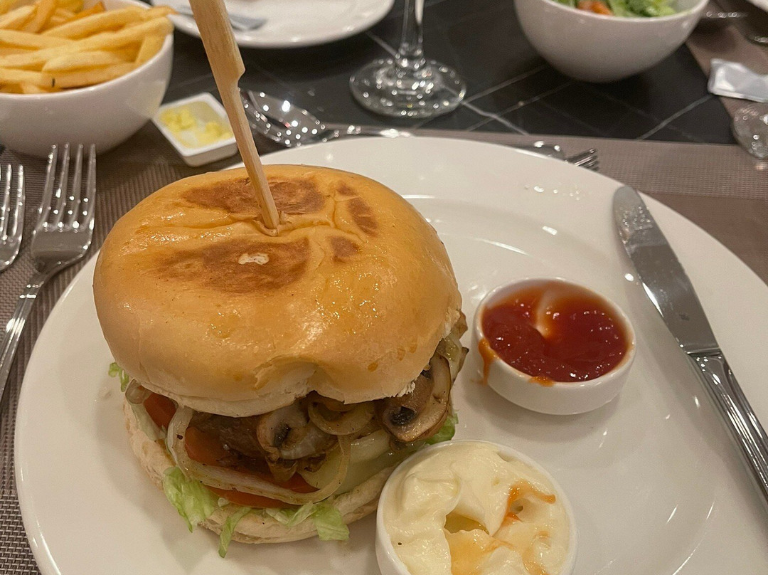 佩特拉皇冠假日酒店主图