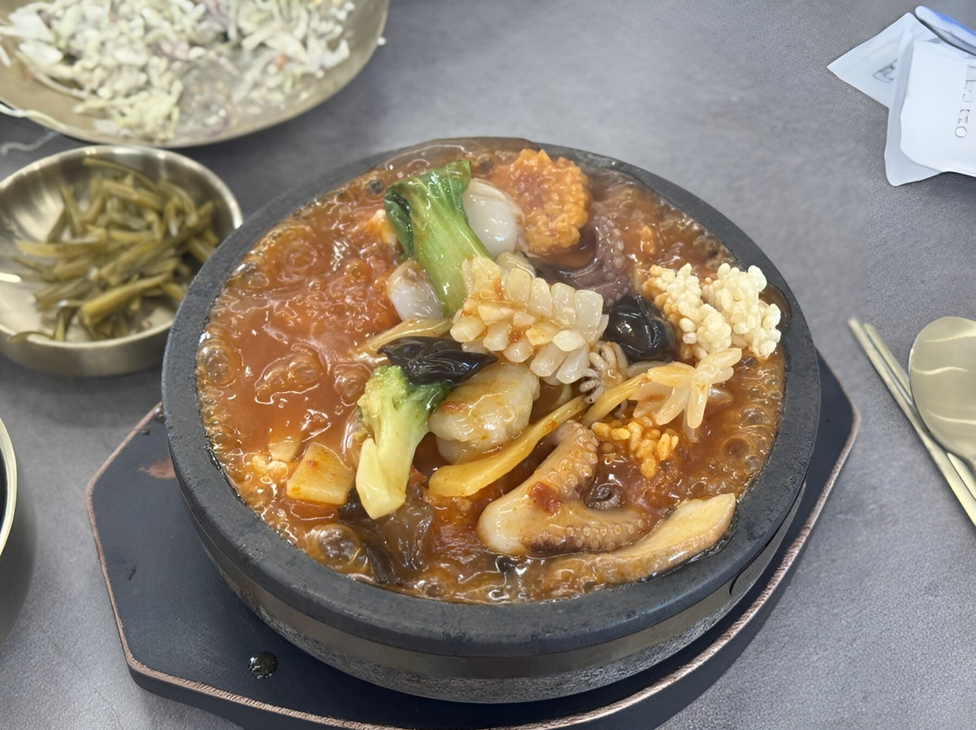 Ogam Seafood Nurungji Soup主图