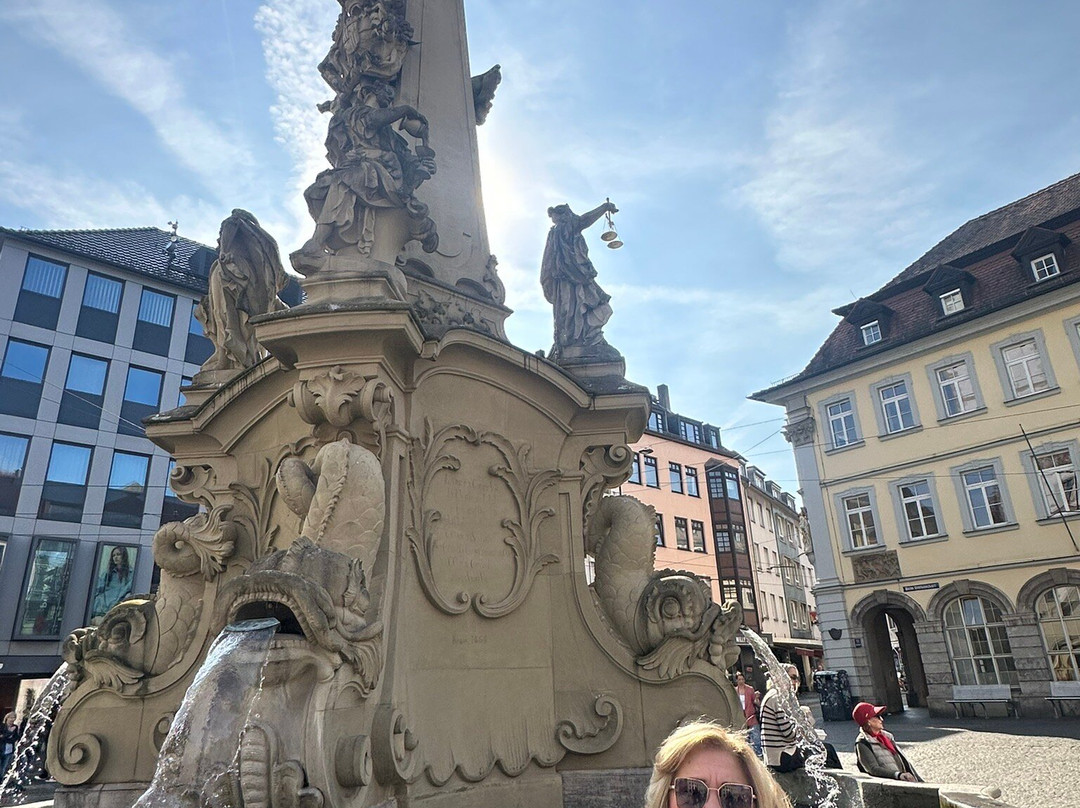 Vierroehrenbrunnen-维尔茨堡必去景点