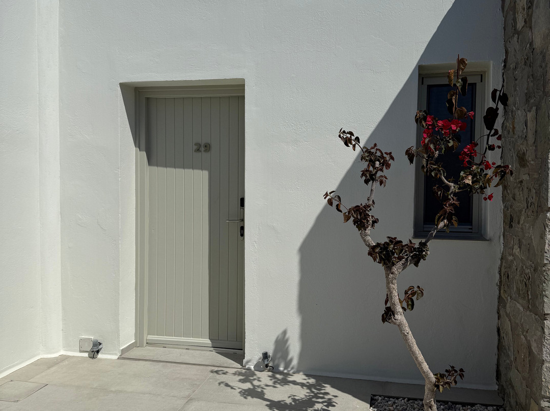 米洛斯海度假村酒店主图